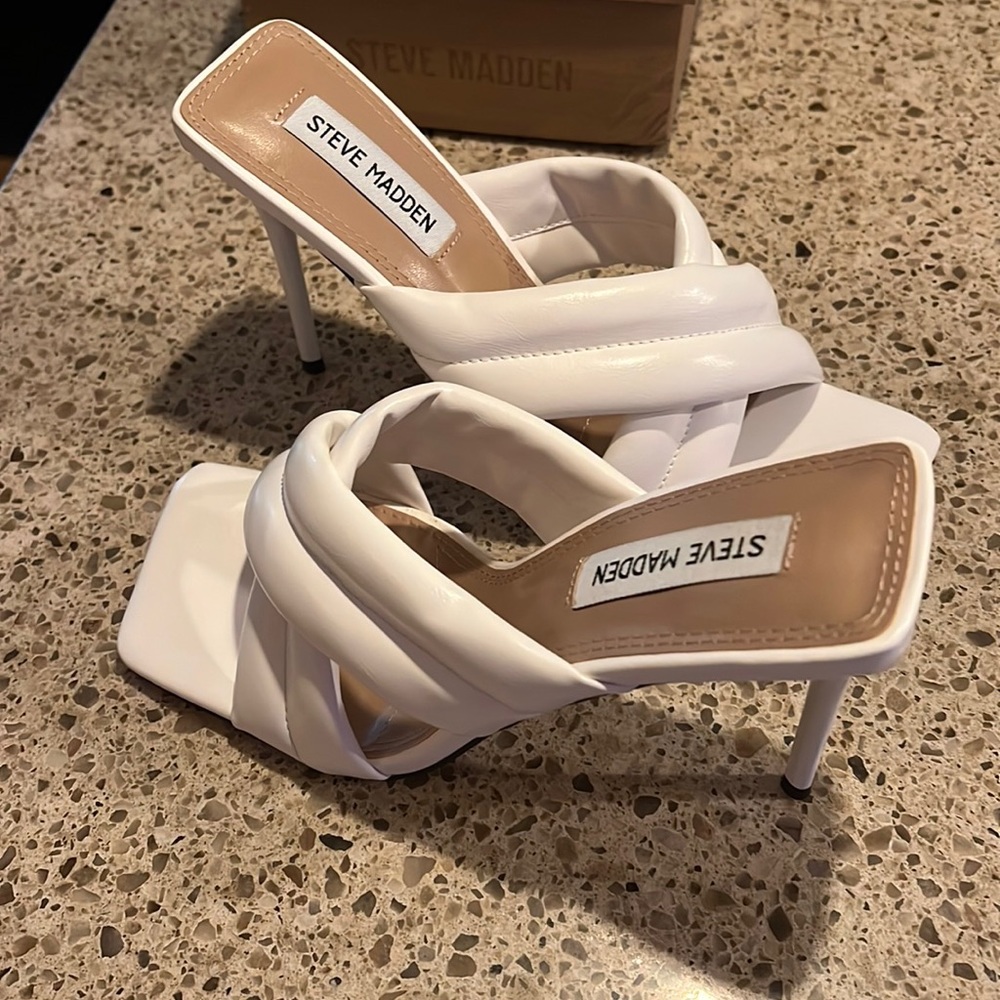 Brand new Steve Madden white lyric opened toed sandals
